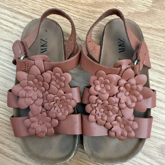 Zara Baby Floral Sandals size 23 ( US toddler size 7) brown/Cognac color - Picture 5 of 5